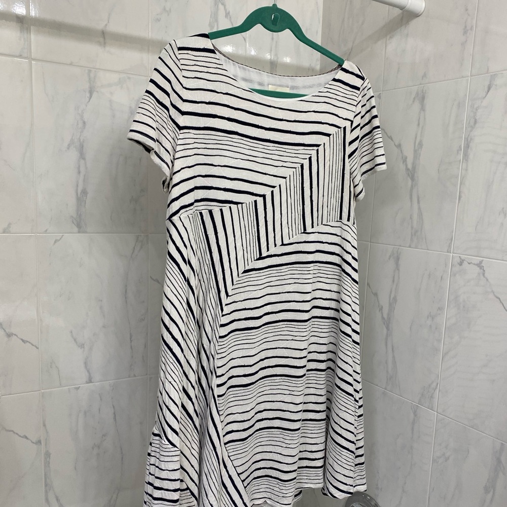Comfy and fun Maeve blue and white swing Tshirt dress in size L.